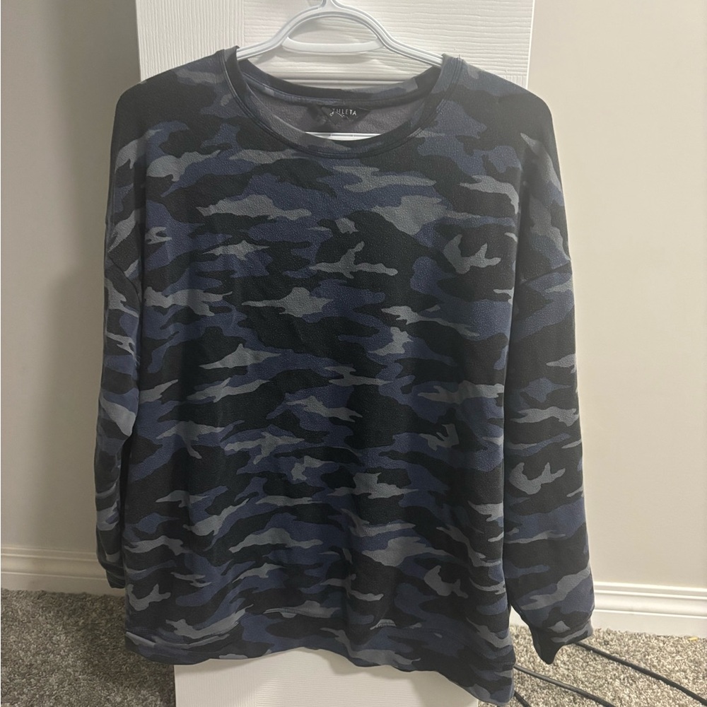 Athleta Men's Long Sleeve Blue Camo Shirt